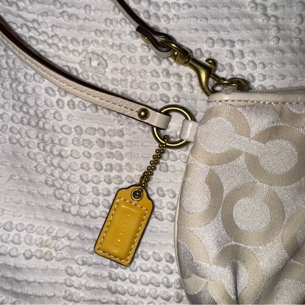 Coach wristlet - Picture 4 of 11